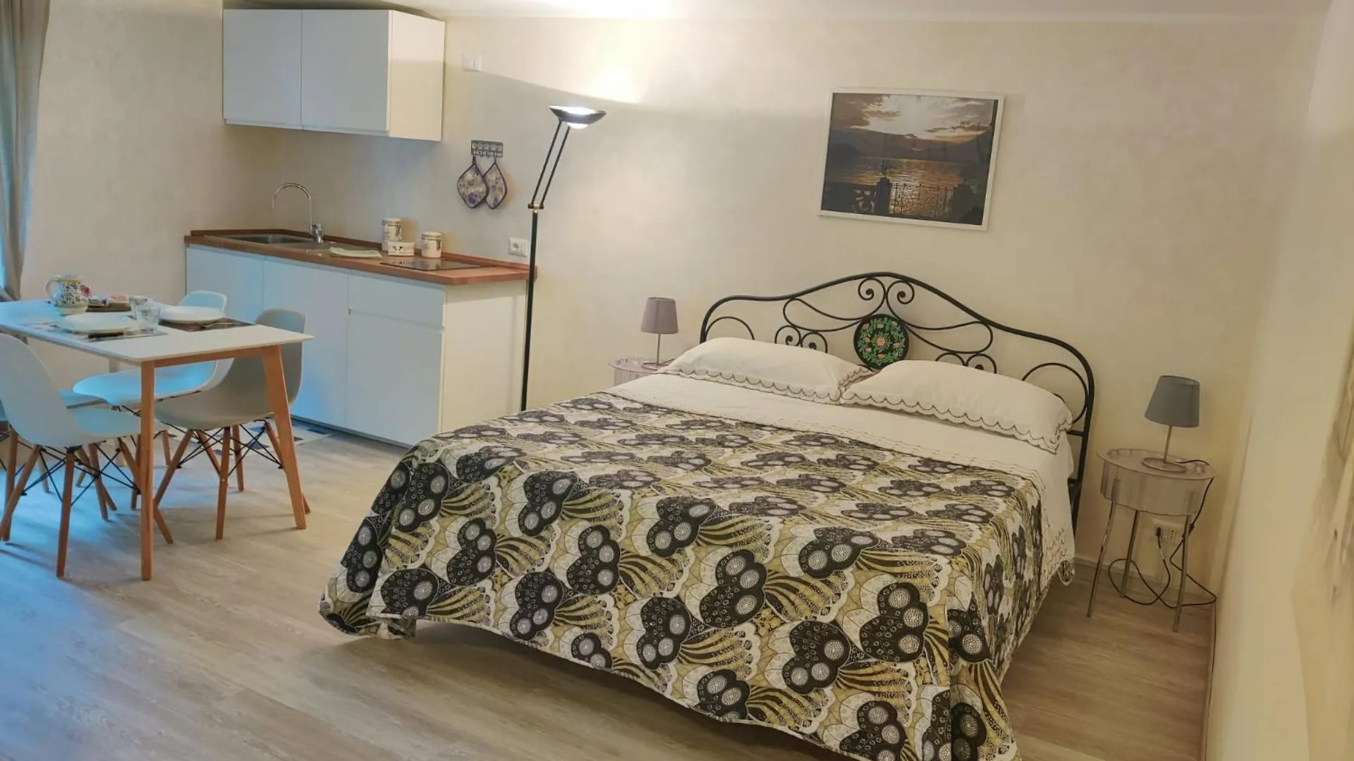 Apartament Le Case Di Giulia Abbadia Lariana Włochy